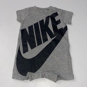 Nike Baby Boy Gray Short Sleeve One Piece Rompers Size 3 Months
